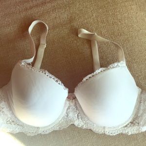Victoria’s Secret Lightly Line Lacy Bra
